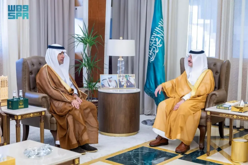أمير المنطقة الشرقية يلتقي وزير البلديات والإسكان