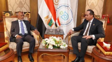رئيس هيئة الرعاية الصحية يلتقي وزير صحة موريتانيا لمناقشة تعزيز التعاون ونقل الخبرات المصرية