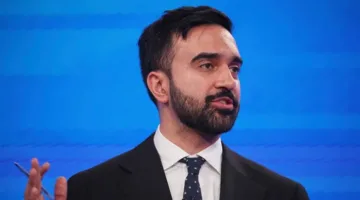 زهران ممداني: من هو المسلم الذي يسعى لتولي منصب عمدة نيويورك؟