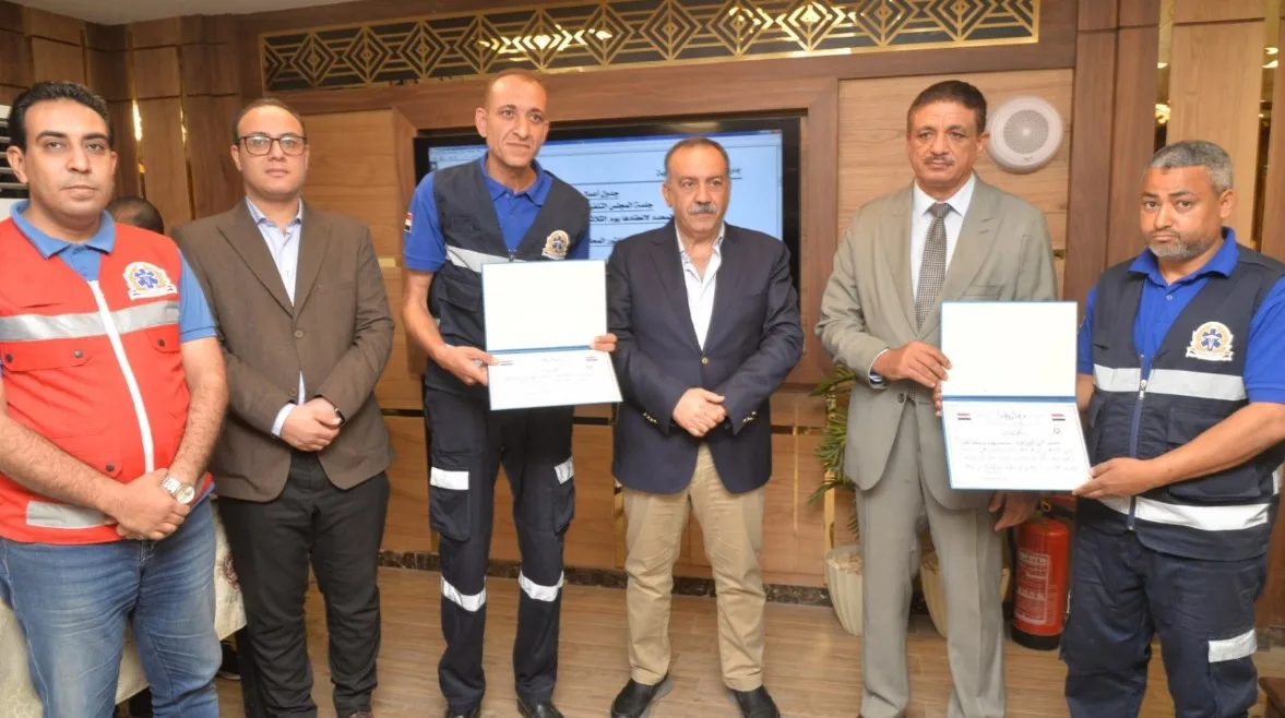 محافظ أسيوط ي honored مسعفًا وسائقًا لإعادتهما 53 ألف جنيه أثناء إسعاف مريض محافظ أسيوط ي honored مسعفًا وسائقًا لإعادتهما 53 ألف جنيه أثناء إسعاف مريض