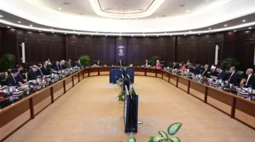 الحكومة توافق على ترقية الموظفين في الجهاز الإداري الذين استوفوا المدد المحددة اعتبارًا من يوليو القادم.