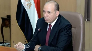 قرار من رئيس جامعة المنصورة يتعلق بالموظفين المؤقتين في مجالات التعليم والمستشفيات.