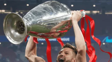 لاعب وسط ليفربول يُعلن انتهاء مسيرته الرياضية