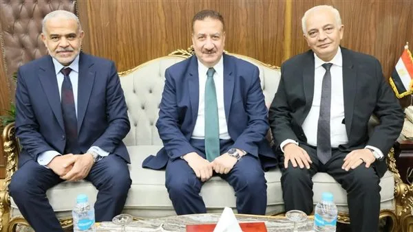 اجتماع محافظ المنوفية مع وفد جامعة الريادة للعلوم والتكنولوجيا في مدينة السادات اجتماع محافظ المنوفية مع وفد جامعة الريادة للعلوم والتكنولوجيا في مدينة السادات