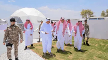 أمير الباحة يزور المعالم السياحية ويستعرض تجربة نزل الكبسولات.