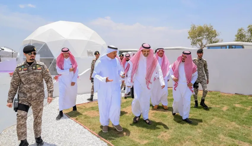 أمير الباحة يزور المعالم السياحية ويستعرض تجربة نزل الكبسولات.