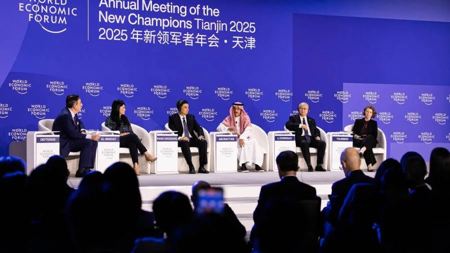 وزيرة التخطيط: الانتقال إلى الطاقة النظيفة يدعم جهود المناخ ويعزز الاستثمارات الأجنبية المباشرة