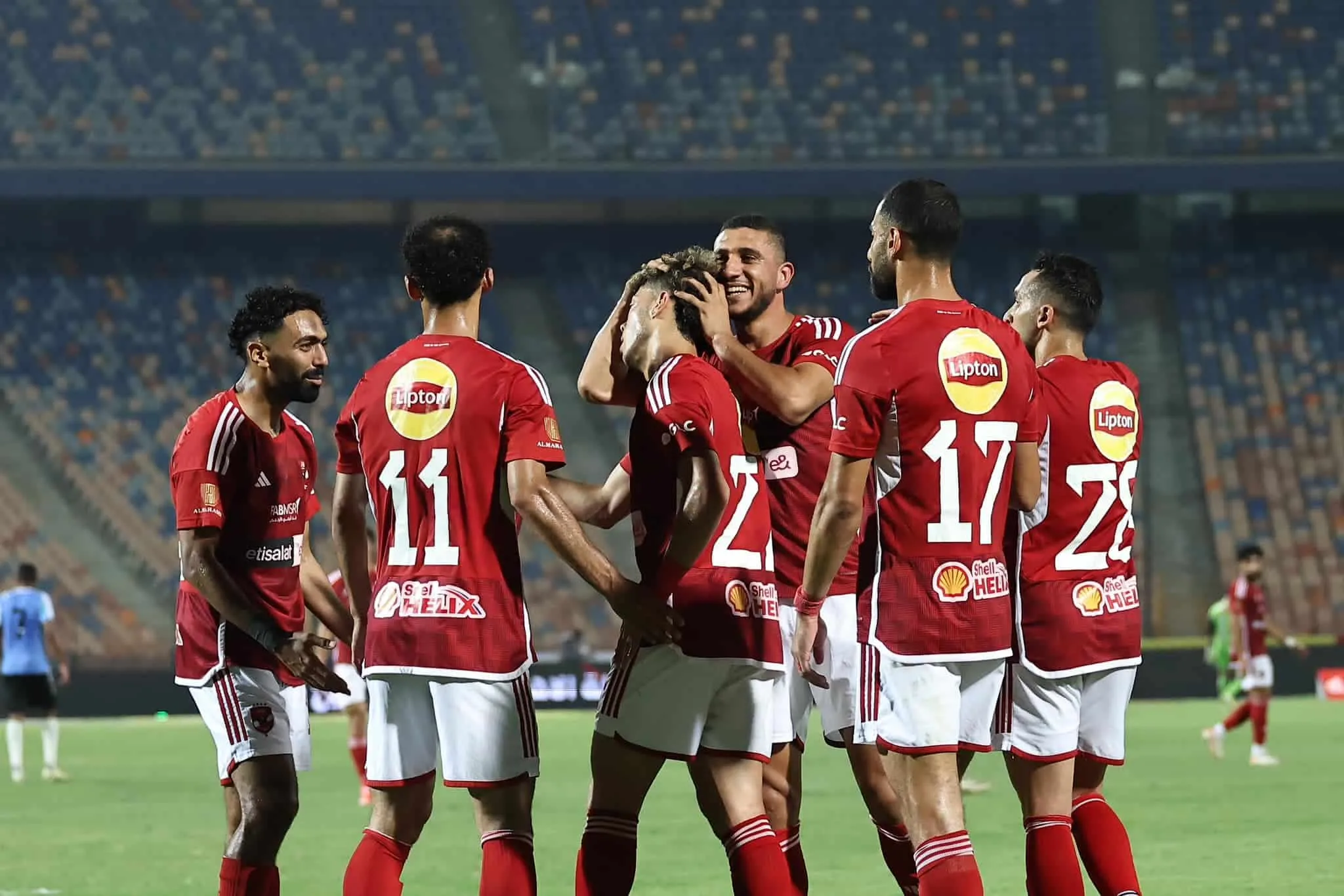تصرف غير متوقع.. نجم الأهلي يعلق على انتقاله إلى الزمالك بأسلوب زيزو. تصرف غير متوقع.. نجم الأهلي يعلق على انتقاله إلى الزمالك بأسلوب زيزو.