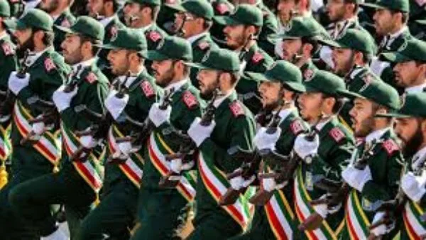 إعلام إيراني: وفاة قائد مركز قيادة الحرس الثوري متأثراً بإصابته
