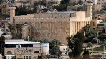 إسرائيل تُصدر إنذارات في الحرم الإبراهيمي و”أوقاف الخليل” تُعبر عن قلقها