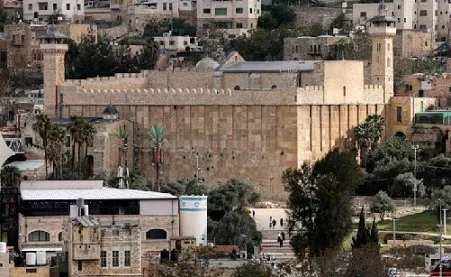إسرائيل تُصدر إنذارات في الحرم الإبراهيمي و”أوقاف الخليل” تُعبر عن قلقها إسرائيل تُصدر إنذارات في الحرم الإبراهيمي و”أوقاف الخليل” تُعبر عن قلقها