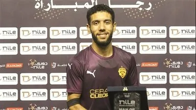 رسميًا.. نادي لوجانو السويسري يعلن توقيع عقد مع أحمد القندوسي خلفًا لصفقة سيراميكا كليوباترا