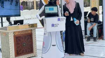 روبوت ذكي يرحب بوزير الأوقاف في مسجد الحسين قبل بدء احتفالات رأس السنة الهجرية الجديدة