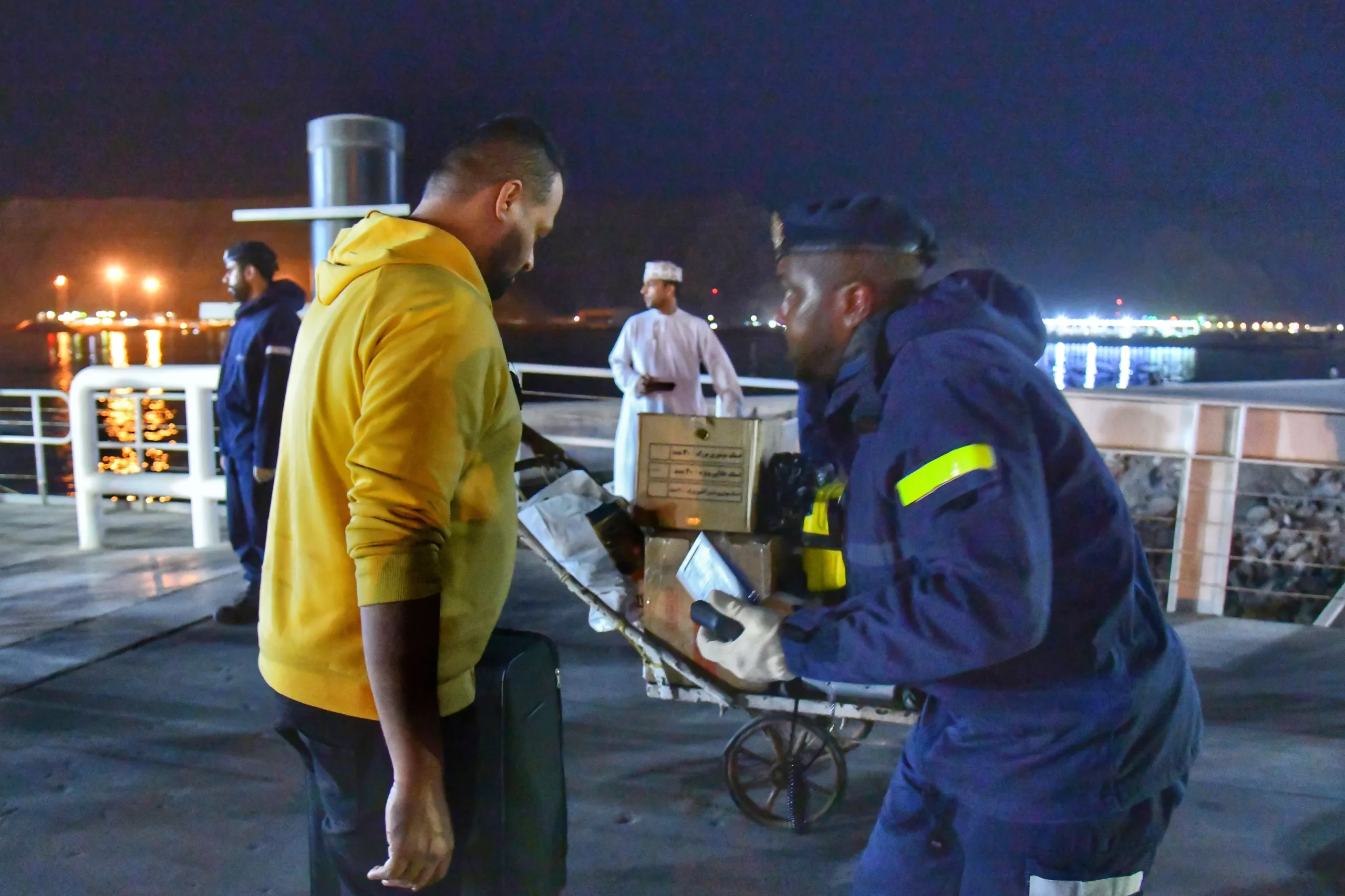 بناءً على التوجيهات السامية.. وزارة الخارجية تنهي إجراءات تسهيل عودة المواطنين العمانيين من إيران.