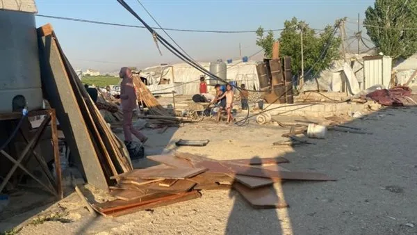 إزالة أول المخيمات غير المطابقة لبرنامج حماية نهر الليطاني من تلوث النازحين السوريين إزالة أول المخيمات غير المطابقة لبرنامج حماية نهر الليطاني من تلوث النازحين السوريين
