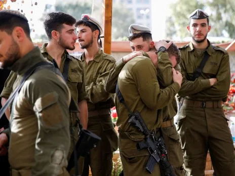 وسائل إعلام إسرائيلية تكشف عن نتائج تحقيق الجيش في مقتل 7 جنود في غزة يوم الثلاثاء، و تؤكد أن “النتائج تدل على وجود خلل كبير في تأمين المنطقة المحيطة”.