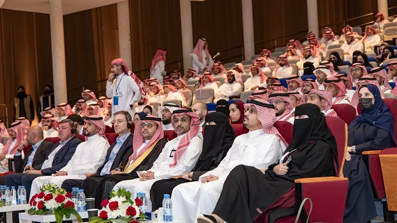 رئيس جامعة الملك سعود يدشّن اللقاء السنوي الأول لموظفي إدارة الموارد البشرية رئيس جامعة الملك سعود يدشّن اللقاء السنوي الأول لموظفي إدارة الموارد البشرية