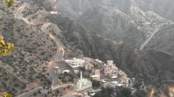 قرية القشع في ولاية الجبل الأخضر: وجهة غنية لرحلات المغامرة واستكشاف الطبيعة