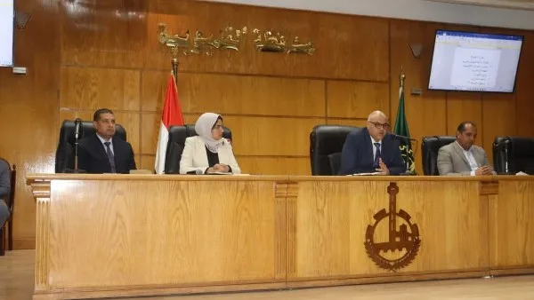 محافظ القليوبية يرأس لجنة لمتابعة المباني المهددة بالسقوط وترشيد استهلاك الكهرباء وتحسين الخدمات للمواطنين محافظ القليوبية يرأس لجنة لمتابعة المباني المهددة بالسقوط وترشيد استهلاك الكهرباء وتحسين الخدمات للمواطنين