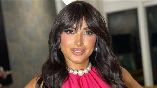 بفستان أحمر وإطلالة مميزة.. روجينا تأسر الأنظار في أحدث ظهور (صور)