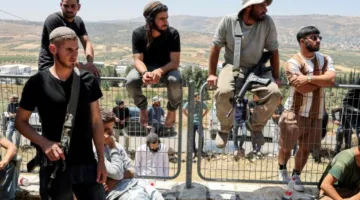 ثلاثة فلسطينيين استشهدوا وسبعة مصابين بينهم حالات حرجة نتيجة هجوم لمستوطنين متطرفين على بلدة كفر مالك في وسط الضفة الغربية