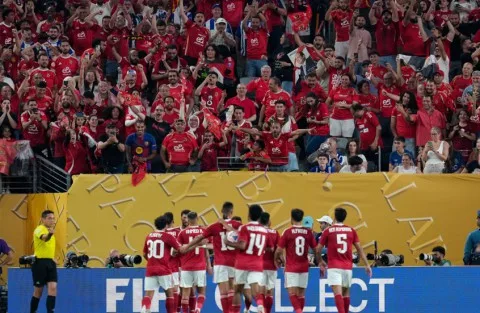 بينهم نجوم بارزون: قائمة المغادرين عن الأهلي المصري بعد الخروج المبكر من كأس العالم للأندية بينهم نجوم بارزون: قائمة المغادرين عن الأهلي المصري بعد الخروج المبكر من كأس العالم للأندية