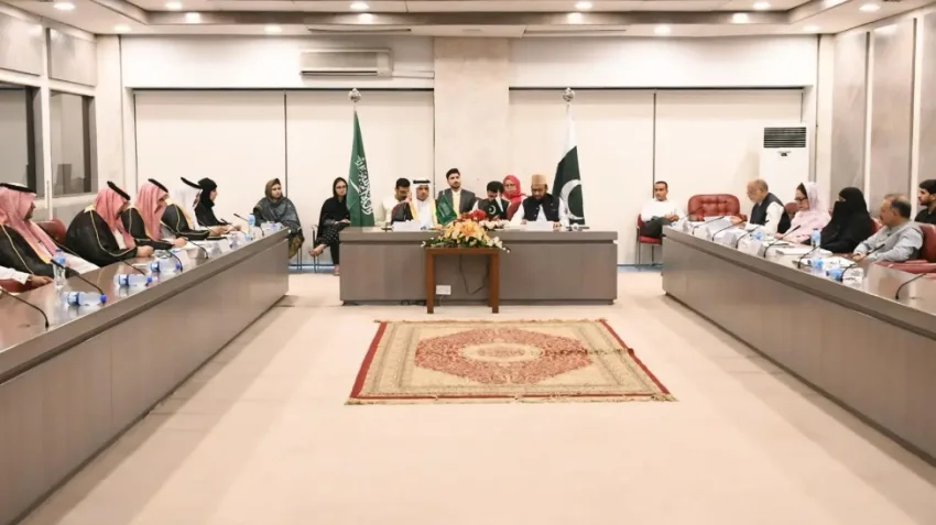 وفد الشورى يلتقي برئيس مجلس الشيوخ خلال زيارته للبرلمان الباكستاني وفد الشورى يلتقي برئيس مجلس الشيوخ خلال زيارته للبرلمان الباكستاني