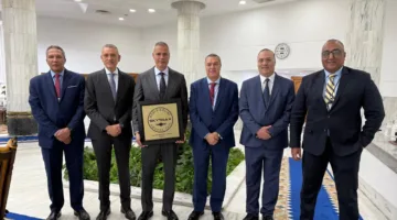 بعد تحقيقها نجاحًا في «سكاي تراكس العالمي».. مصر للطيران تكرم فوزها بجائزة الأفضل في إفريقيا | صور
