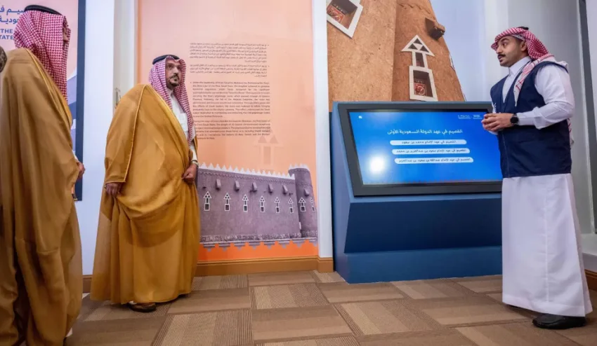 أمير القصيم يتفقد مركز التراث الثقافي في فرع هيئة التراث بالمنطقة أمير القصيم يتفقد مركز التراث الثقافي في فرع هيئة التراث بالمنطقة