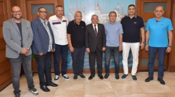 محافظ بورسعيد يستقبل مجلس إدارة النادي المصري ويرحب بالمدرب الجديد للفريق