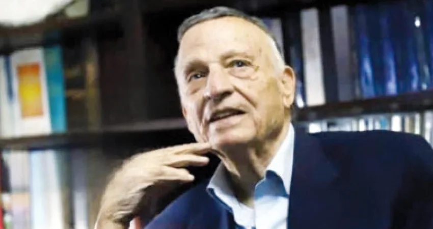 «روزا»… وأنا! 

يمكننا إعادة صياغتها كالتالي: «روزا»… وأنا أيضًا!