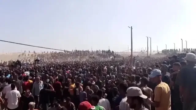 عاكف المصري: نجاح دخول أول شاحنات مساعدات إلى غزة منذ مارس بحماية شاملة من العشائر عاكف المصري: نجاح دخول أول شاحنات مساعدات إلى غزة منذ مارس بحماية شاملة من العشائر