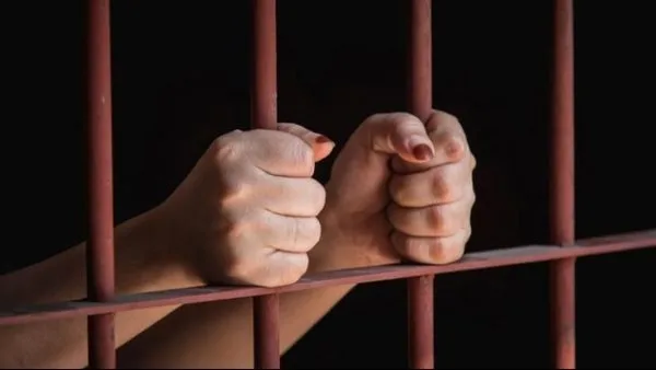 استجواب كوافيرة بتهمة الدعارة في شقتها بالشيخ زايد