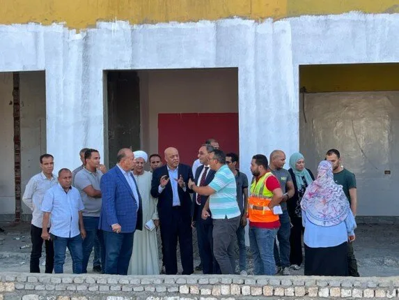 محافظ قنا يتفقد مشروع تحديث ميدان المحطة ويؤكد التزامنا نحو مدينة صديقة للبيئة وخضراء. محافظ قنا يتفقد مشروع تحديث ميدان المحطة ويؤكد التزامنا نحو مدينة صديقة للبيئة وخضراء.