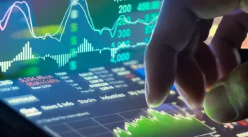 ارتفاع الأسهم الأمريكية نحو ذروتها وهبوط أسعار النفط