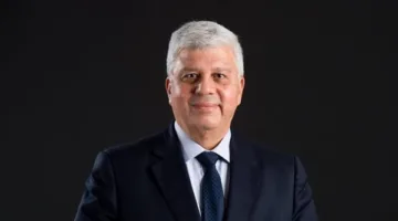 أيمن عاشور: بعض الآباء يلعبون دوراً في تعزيز سلوكيات سلبية تؤثر سلباً على مستقبل أطفالهم