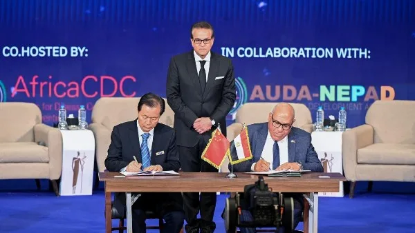 رئيس “العربية للتصنيع” يعلن عن معلومات جديدة حول إنشاء شركة مشتركة لتطوير الصناعات الطبية. رئيس “العربية للتصنيع” يعلن عن معلومات جديدة حول إنشاء شركة مشتركة لتطوير الصناعات الطبية.