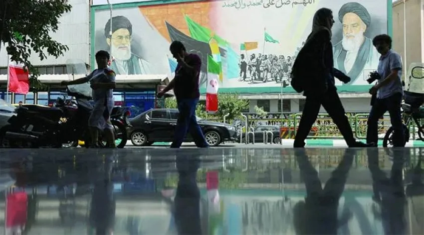 إيران تنفذ حكم الإعدام بحق 6 أفراد بتهم التواطؤ في عمليات اغتيال لصالح الموساد. إيران تنفذ حكم الإعدام بحق 6 أفراد بتهم التواطؤ في عمليات اغتيال لصالح الموساد.