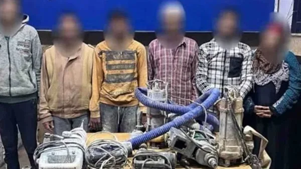 اعترافات مثيرة للمتهمين بالتنقيب عن الآثار في منزل بأوسيم، تضمنت سيدة بينهم اعترافات مثيرة للمتهمين بالتنقيب عن الآثار في منزل بأوسيم، تضمنت سيدة بينهم