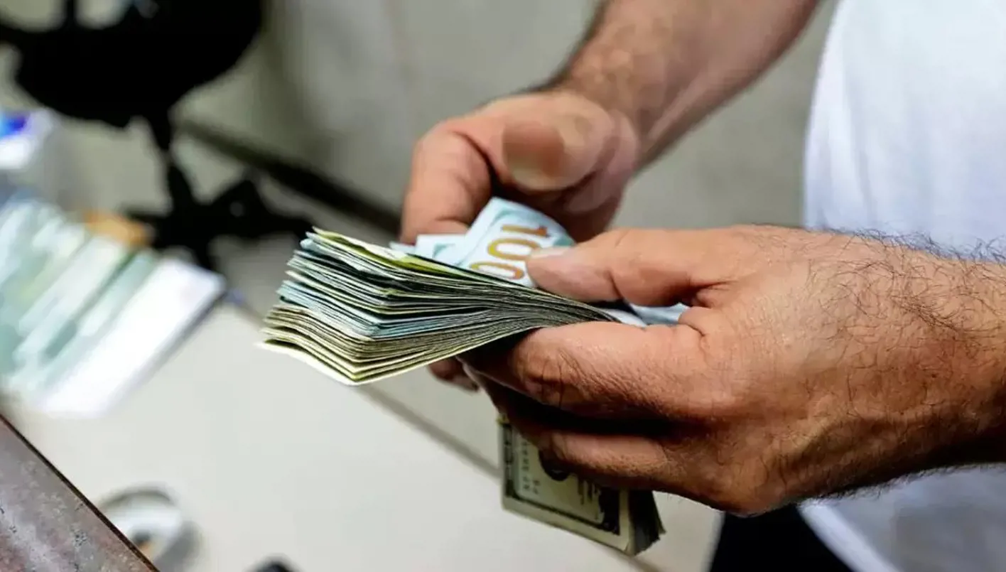 تحذير من الصرافين بشأن التعامل مع ‘حزب الله’ تحذير من الصرافين بشأن التعامل مع ‘حزب الله’