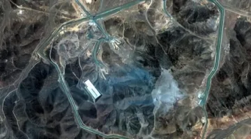 سفير إسرائيل في واشنطن: الض strikes الأمريكية قضت على “فوردو” و”نطنز”