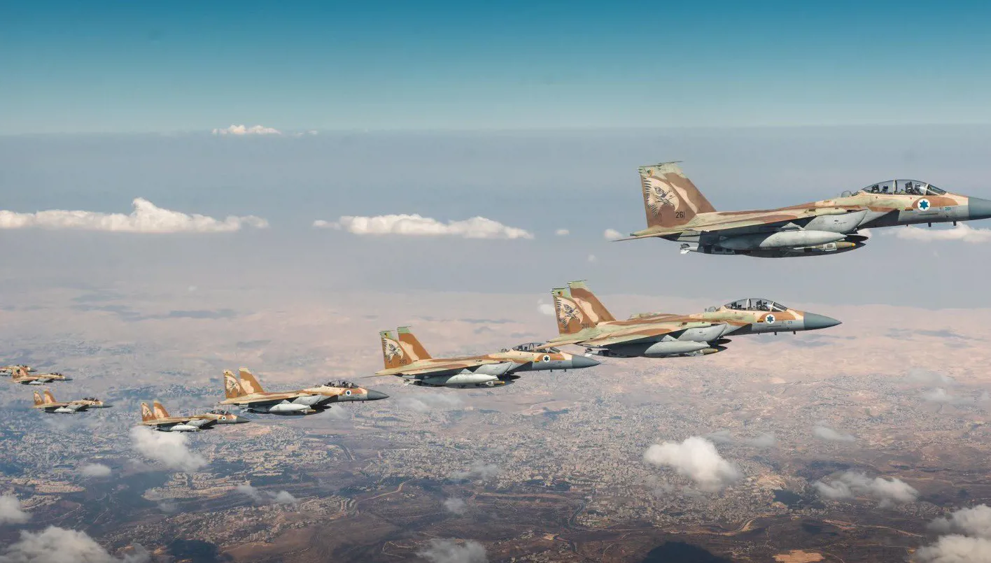 صورة للطيران الحربي الإسرائيلي نشرها أفيخاي أدرعي في 