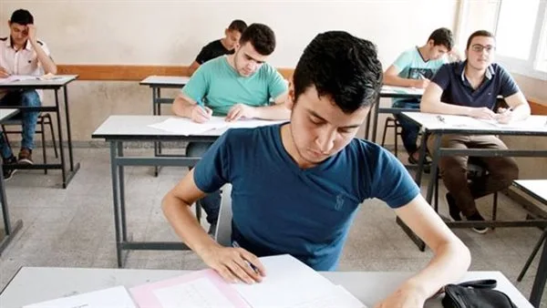 عاجل.. طلاب الصف الثالث الثانوي يتقدمون اليوم لامتحان الفيزياء للفرع العلمي وتاريخ للفرع الأدبي. عاجل.. طلاب الصف الثالث الثانوي يتقدمون اليوم لامتحان الفيزياء للفرع العلمي وتاريخ للفرع الأدبي.