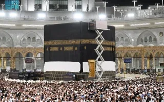 بداية العام الهجري.. تغيير غطاء الكعبة المشرفة