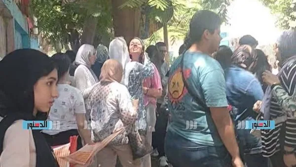 بدء وصول الطلاب إلى مراكز امتحانات الثانوية العامة 2025 بدء وصول الطلاب إلى مراكز امتحانات الثانوية العامة 2025