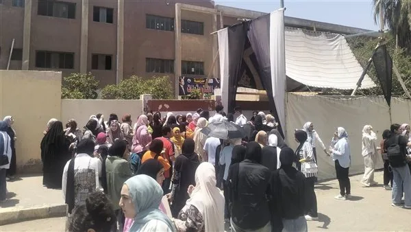 استئناف عمليات تفتيش الطلاب قبل لجان امتحانات الثانوية العامة استئناف عمليات تفتيش الطلاب قبل لجان امتحانات الثانوية العامة