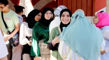 تدفق طلاب المرحلة الثانوية إلى مراكز الامتحانات في الإسكندرية