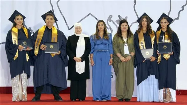 ثانوية رفيق الحريري تُقيم احتفالاً بمناسبة تخرج الدفعة السادسة والثلاثين من طلابها ثانوية رفيق الحريري تُقيم احتفالاً بمناسبة تخرج الدفعة السادسة والثلاثين من طلابها