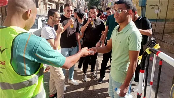 تفتيش شامل لطلبة الثانوية العامة في الغربية قبل دخولهم إلى قاعات الامتحان تفتيش شامل لطلبة الثانوية العامة في الغربية قبل دخولهم إلى قاعات الامتحان