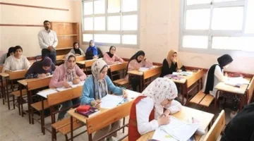 طلاب الثانوية العامة 2025 يواجهون امتحانات الفيزياء والتاريخ بقيود صارمة وبيئة هادئة في اللجان.